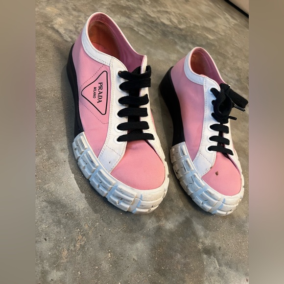 Authentic Prada sneakers - Picture 2 of 7